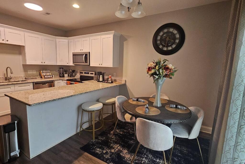 Gorgeous 3 Bedroom Home With Cable Tv In All Rooms & Free Wi-Fi Конкорд Экстерьер фото