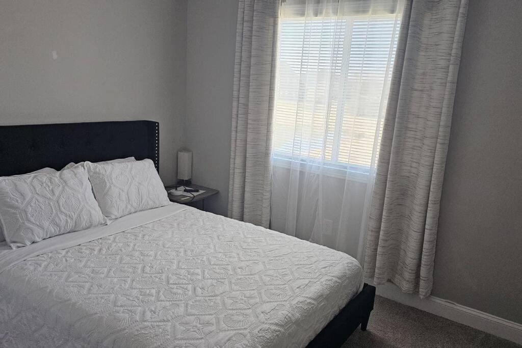 Gorgeous 3 Bedroom Home With Cable Tv In All Rooms & Free Wi-Fi Конкорд Экстерьер фото